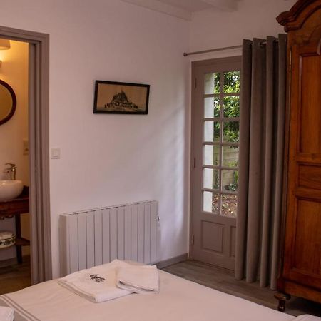 Une Suite Au Jardin Hyenville Buitenkant foto