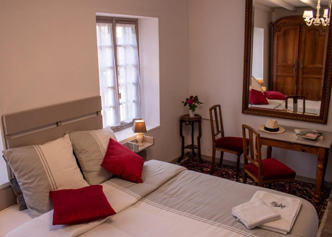 Une Suite Au Jardin Hyenville Buitenkant foto