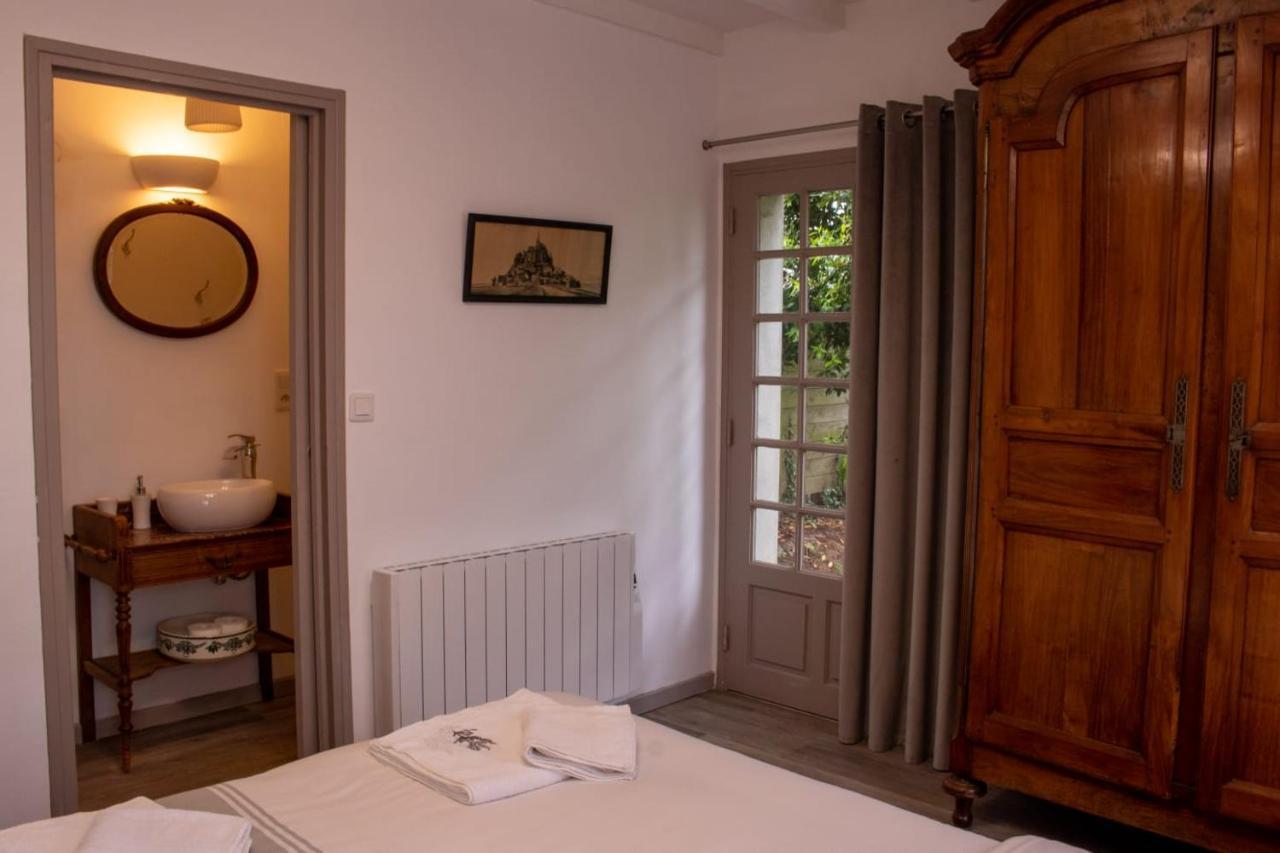 Une Suite Au Jardin Hyenville Buitenkant foto