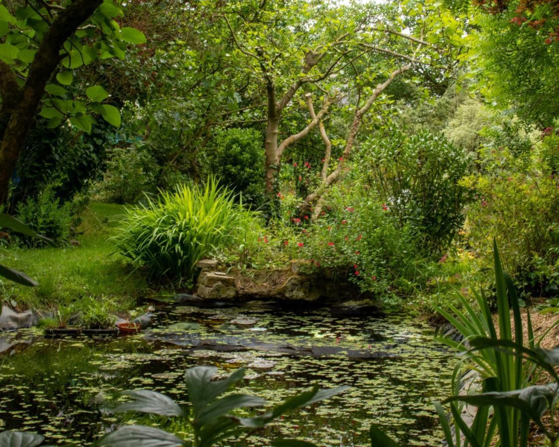 Une Suite Au Jardin Hyenville Buitenkant foto